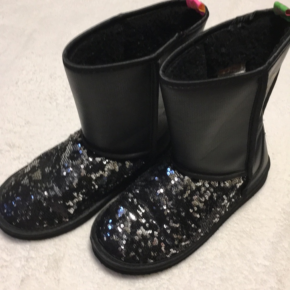 Black funny boots 3